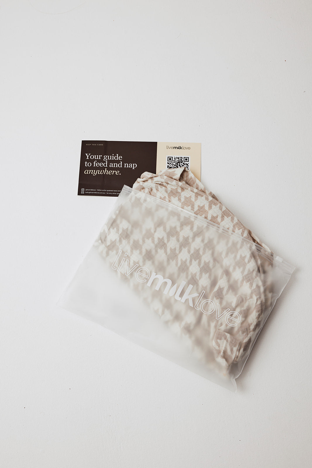Feed Anywhere Nursing Cover - Houndstooth Neutral