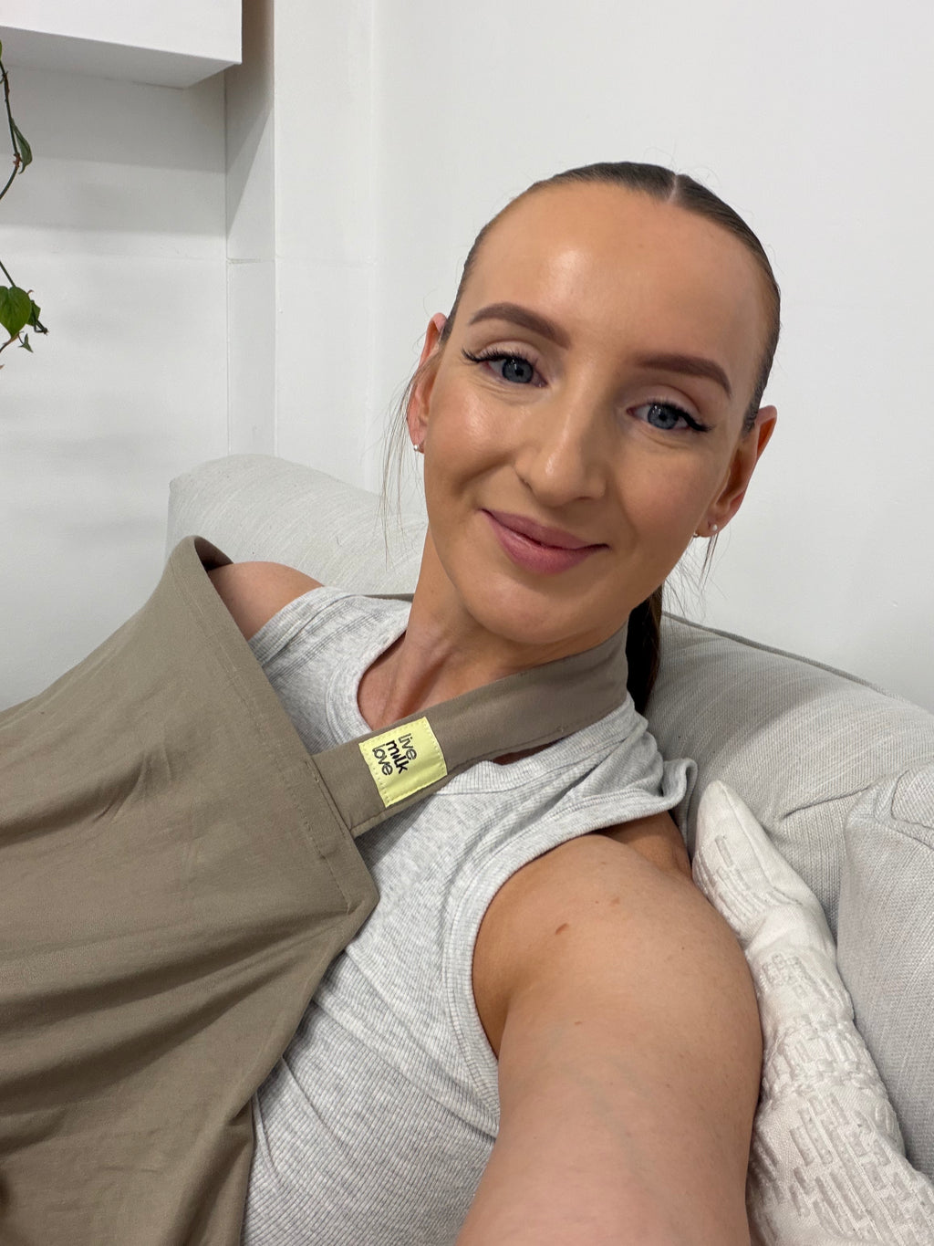 Feed Anywhere Nursing Cover - Taupe Bamboo